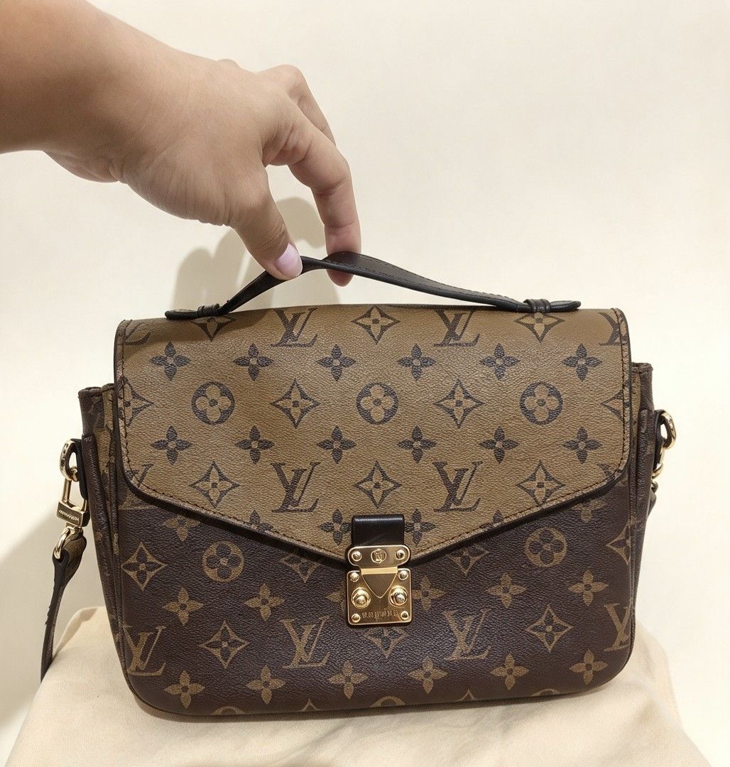 Lv bag (Category: Luxury Bags & Wallets) located in Iloilo. Submitted by khonz (Listing ID 1465761163, Image 1). Description: no flaw.