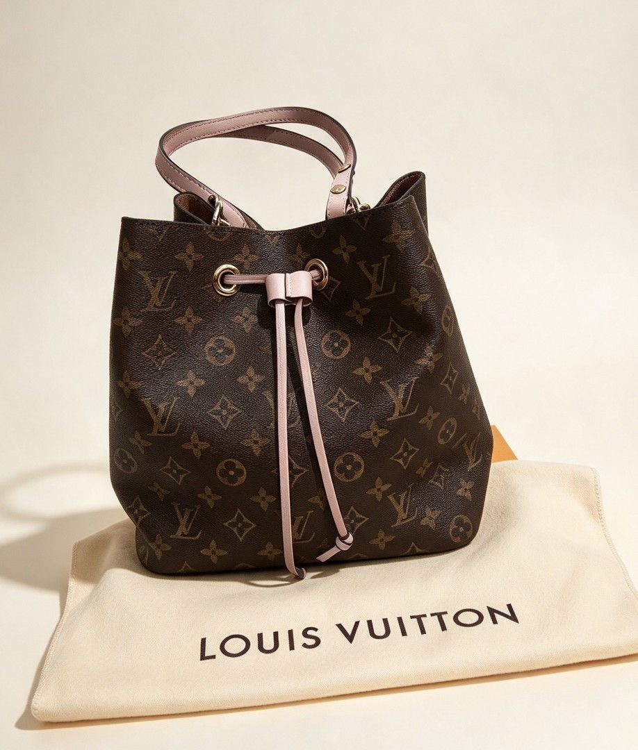 Lv bucket bag (Category: Luxury Bags & Wallets) located in Iloilo. Submitted by khonz (Listing ID 1465774833, Image 1). Description: no flaw.