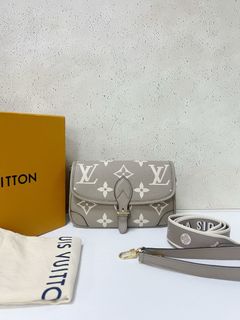 (Category: ) located in . Submitted by jscollectionbags (Listing ID 1465839055, Image 1). Description: .