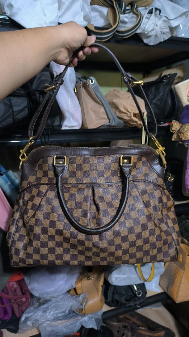 LV Trevi in Damier Ebene canvas (Category: Shoulder Bags) located in Quezon City. Submitted by 88bagelya_ni_rhen88 (Listing ID 1465837586, Image 1). Description: preloved from japan coded .