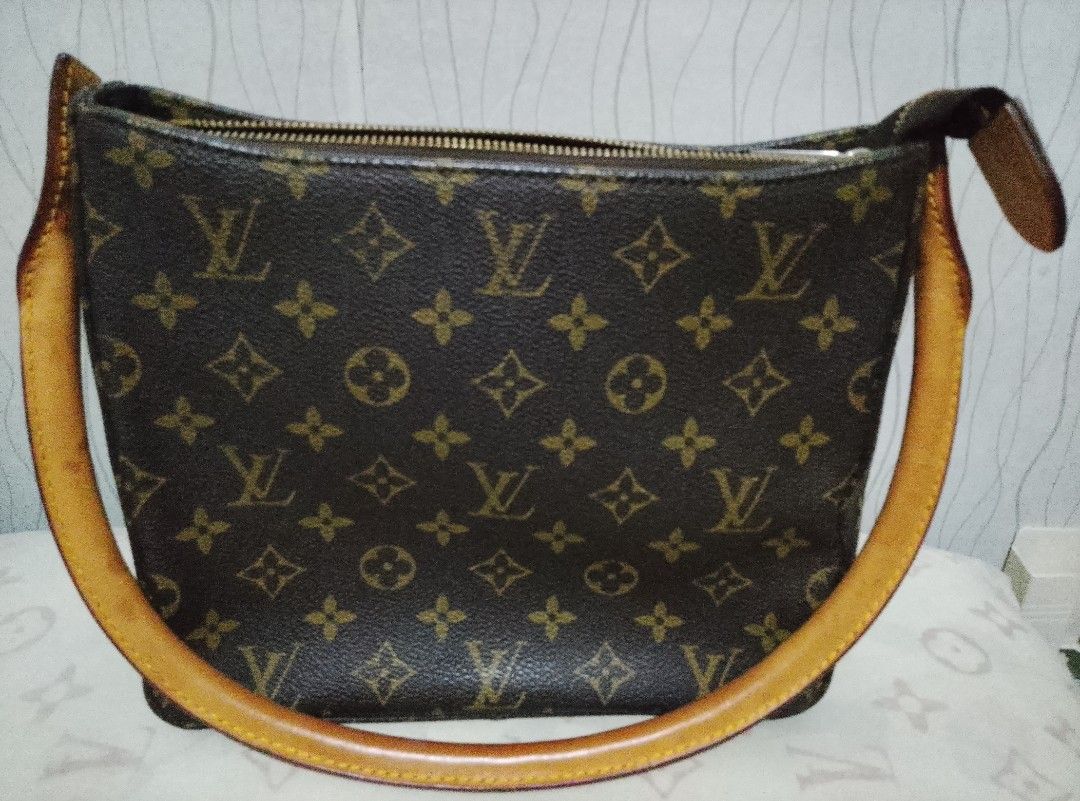 LV Vintage Looping bag w code (Category: Shoulder Bags) located in Paranaque City. Submitted by shopandfab15 (Listing ID 1465806964, Image 3). Description: slightly used, good condition..