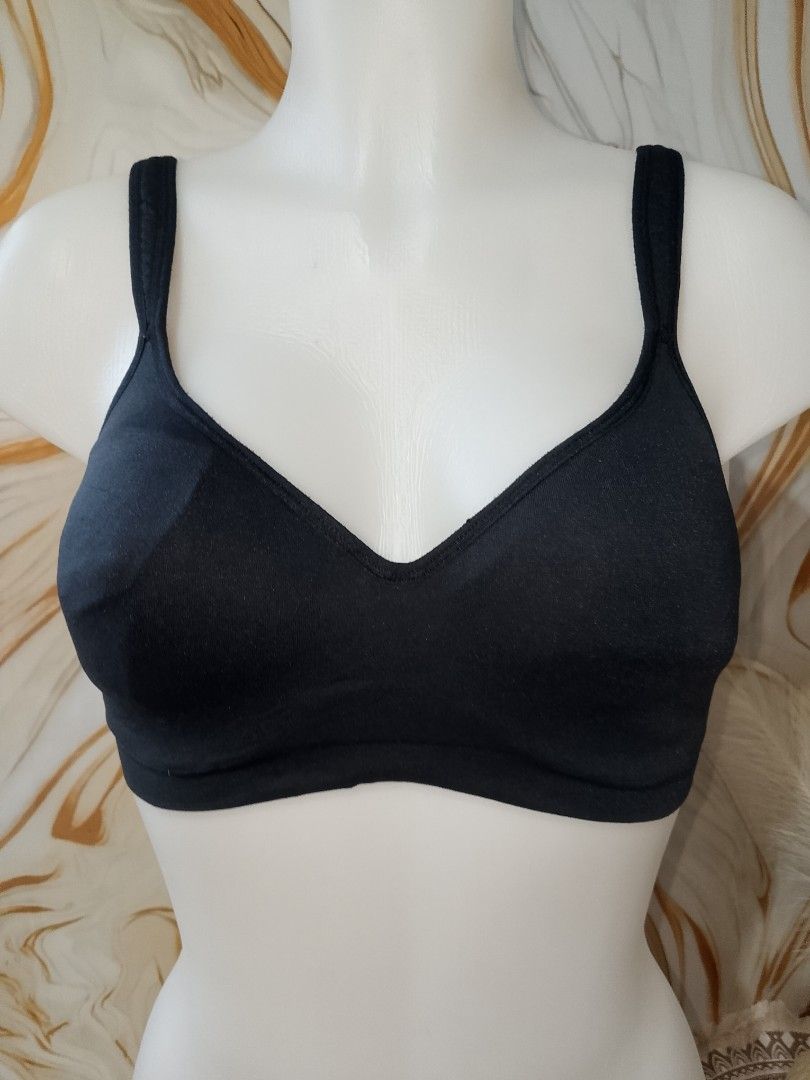 M: CAROLE HOCHMAN BLACK BRA THIN PADS NONWIRE (Category: Undergarments & Loungewear) located in Manila. Submitted by truecrystal-1407 (Listing ID 1465862929, Image 1). Description: .