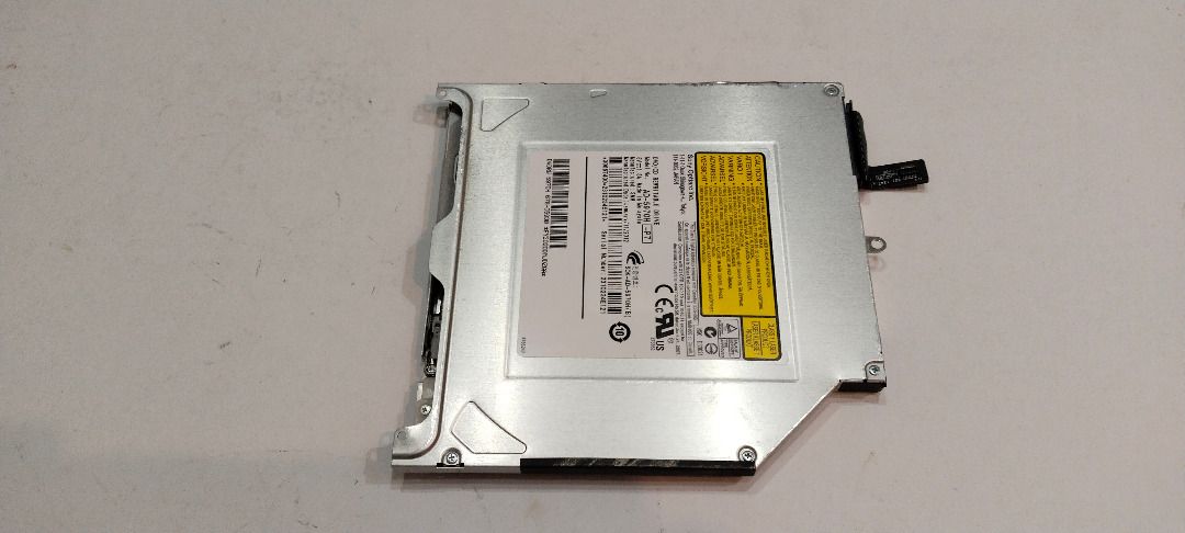 Mac CD Rom (Category: Other Accessories) located in Pasig City. Submitted by velascosun76701 (Listing ID 1465925640, Image 1). Description: Mac Book Pro 13 inch Cd Rom.