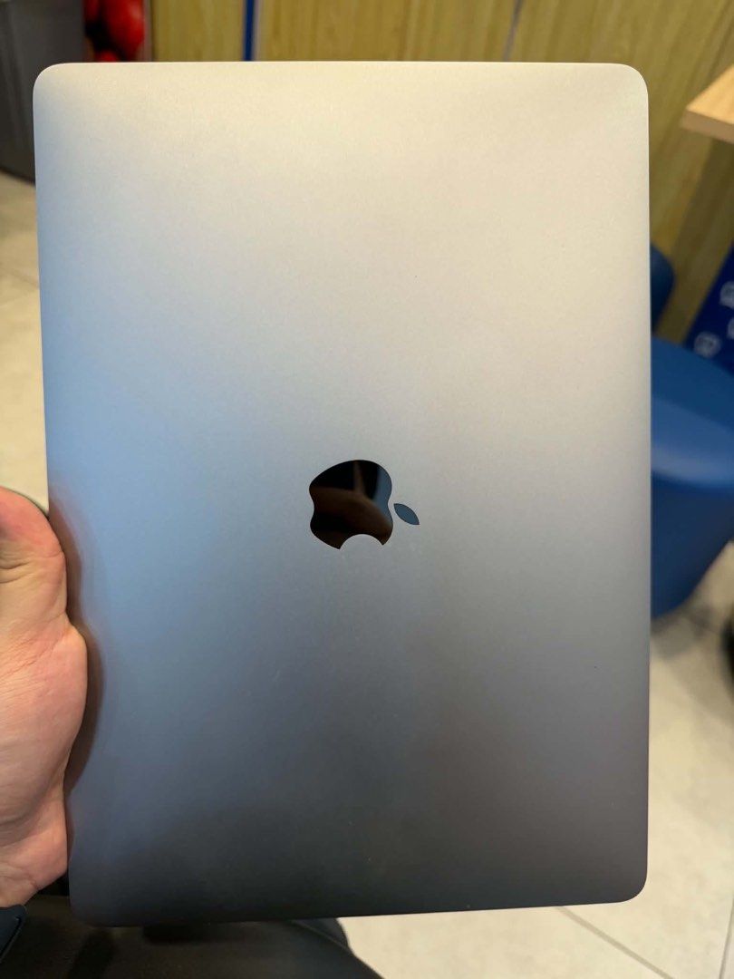 MacBook Air 2020 (Category: Laptops & Notebooks) located in Manila. Submitted by harfer0508 (Listing ID 1465810017, Image 3). Description: MacBook Air 2020 Orig charger No history of repair.
