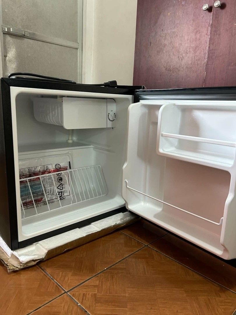 Magic Chef Bar Refrigerator MBR-M1820B 1.8 cu.ft (Category: Refrigerators and Freezers) located in Cainta. Submitted by noblewind.0d88e8 (Listing ID 1465780396, Image 2). Description: - Brand: Magic Chef - Model: MBR-M1820B - Capacity: 1.8 cubic feet (Compact size) - Condition: Used once / tried only (Like new with original box and manual) - Power: 78W, 230V~60Hz (Energy efficient) - Refrigerant: Eco-friendly R600a - Features: Adjustable temperat