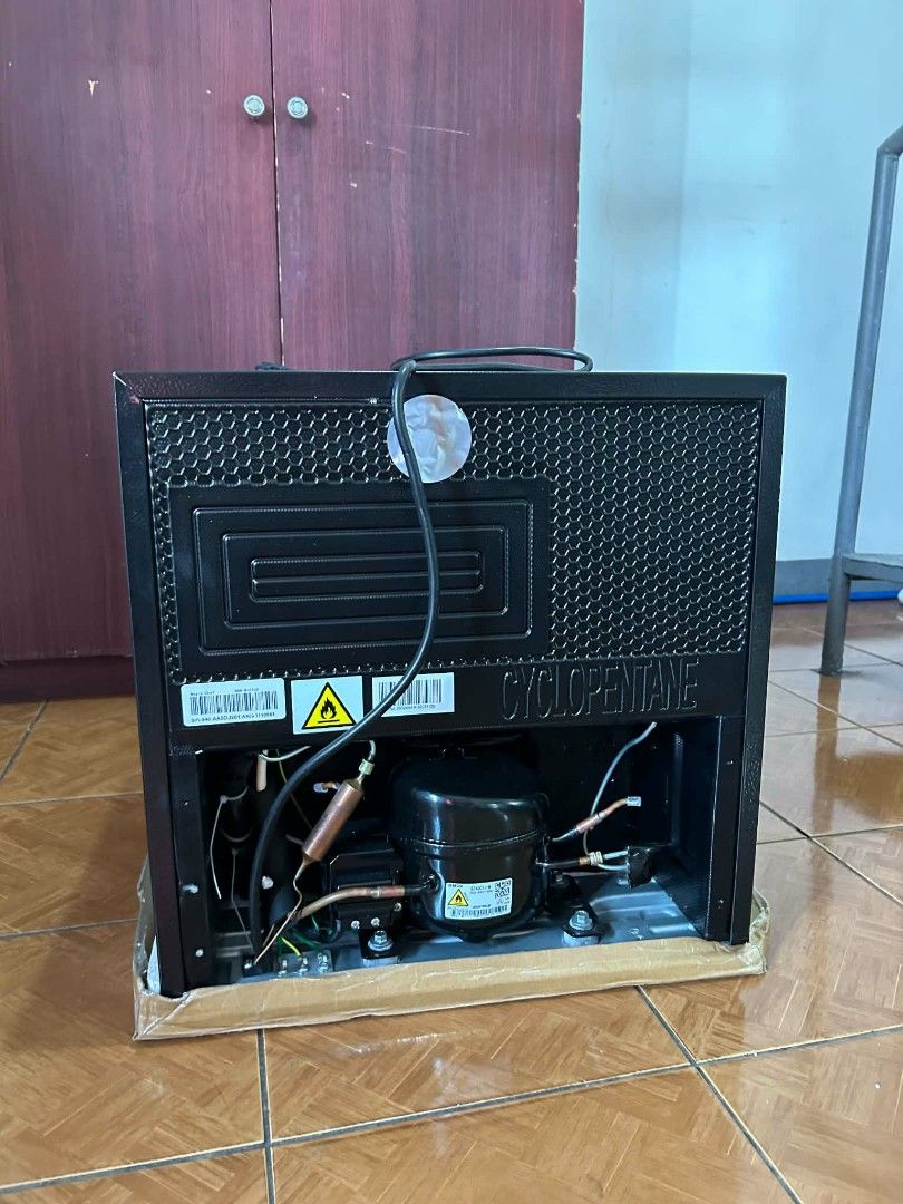Magic Chef Bar Refrigerator MBR-M1820B 1.8 cu.ft (Category: Refrigerators and Freezers) located in Cainta. Submitted by noblewind.0d88e8 (Listing ID 1465780396, Image 3). Description: - Brand: Magic Chef - Model: MBR-M1820B - Capacity: 1.8 cubic feet (Compact size) - Condition: Used once / tried only (Like new with original box and manual) - Power: 78W, 230V~60Hz (Energy efficient) - Refrigerant: Eco-friendly R600a - Features: Adjustable temperat