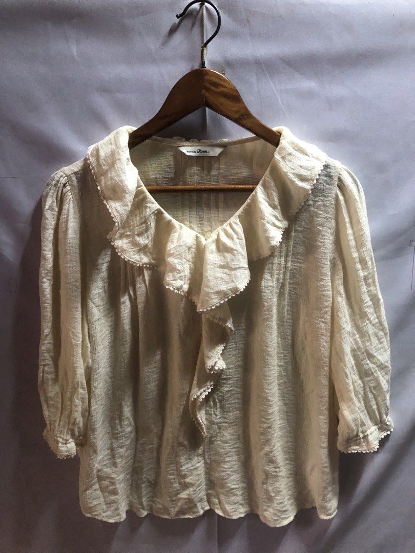 Maison de roem ruffled romantic blouse (Category: Blouses) located in Cagayan de Oro. Submitted by kennymiiiiii (Listing ID 1465847285, Image 1). Description: 22*26 .
