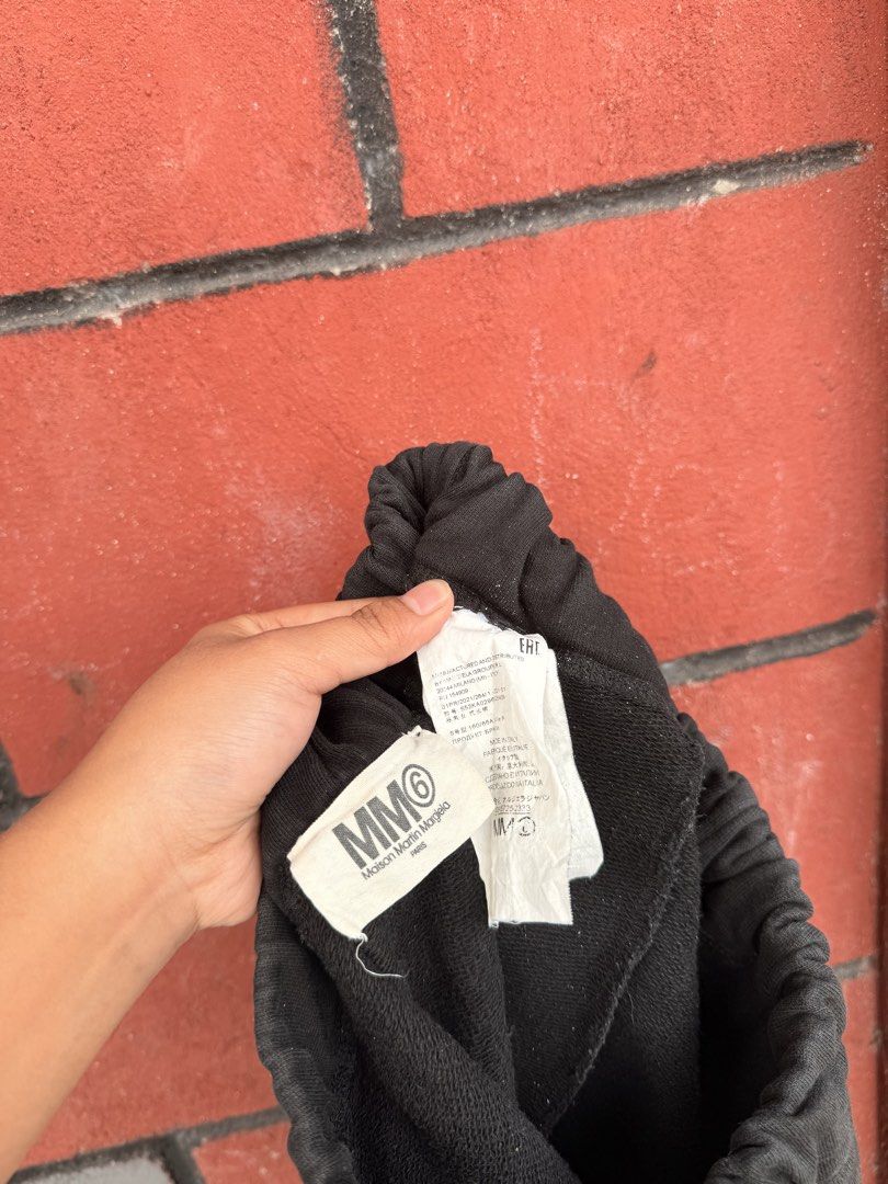 Maison Martin Margiela (Category: Luxury Apparel) located in Baguio. Submitted by mardimercredi14 (Listing ID 1465850022, Image 3). Description: 🔥 Maison Martin Margiela Dimensions: 32-40*33.5 Condition: excellent Color Rate: 9 ❌ none .