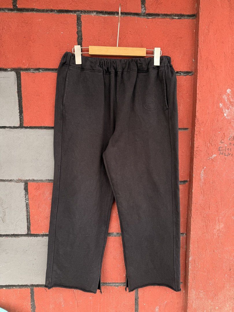 Maison Martin Margiela (Category: Luxury Apparel) located in Baguio. Submitted by mardimercredi14 (Listing ID 1465850022, Image 1). Description: 🔥 Maison Martin Margiela Dimensions: 32-40*33.5 Condition: excellent Color Rate: 9 ❌ none .