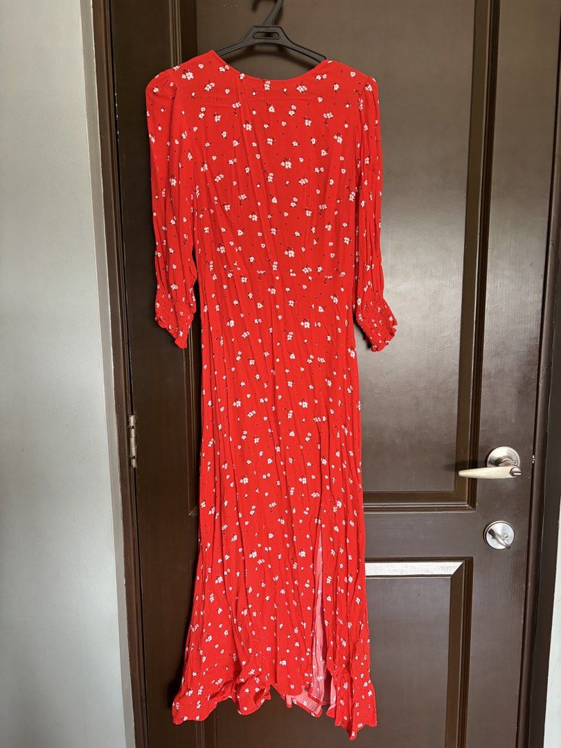 Mango red dress (Category: Dresses) located in Manila. Submitted by urbanwear (Listing ID 1465768306, Image 1). Description: .