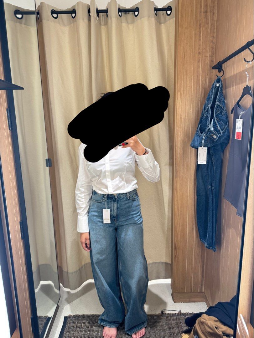 Mango wide-leg denim jeans (Category: Jeans) located in Quezon City. Submitted by prelovedbyczr (Listing ID 1465933973, Image 2). Description: - Fit: High waist with a relaxed wide-leg cut with lines on the side - Material: Comfortable denim with a nice drape - Style: Versatile, pairs easily with sneakers or heels - Reason for selling: have too many pants - Original price: 2,595 For reference: Waist line is 30 Height: 5’6 Zara size: 38.