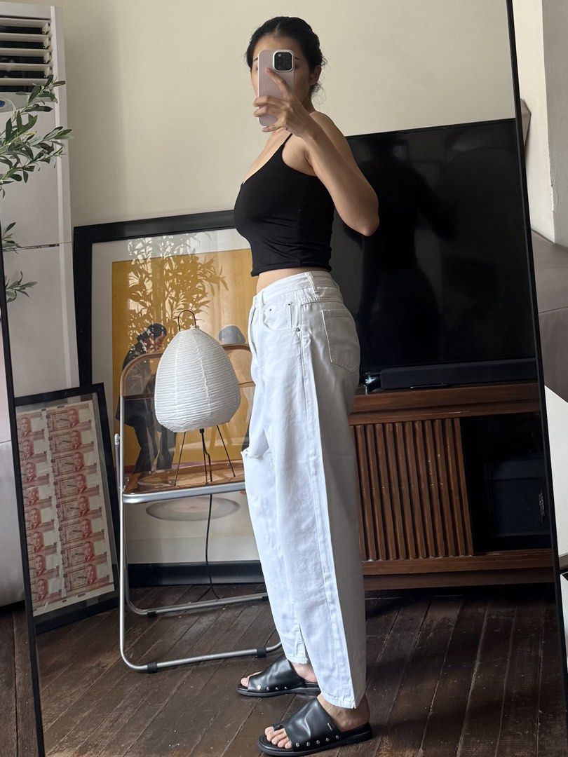 Mantou Clarisse White Ripped Jeans (Category: Jeans) located in Makati City. Submitted by zclutters (Listing ID 1465825714, Image 3). Description: .