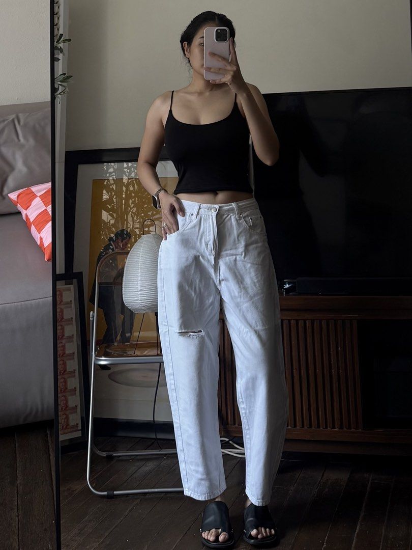 Mantou Clarisse White Ripped Jeans (Category: Jeans) located in Makati City. Submitted by zclutters (Listing ID 1465825714, Image 2). Description: .