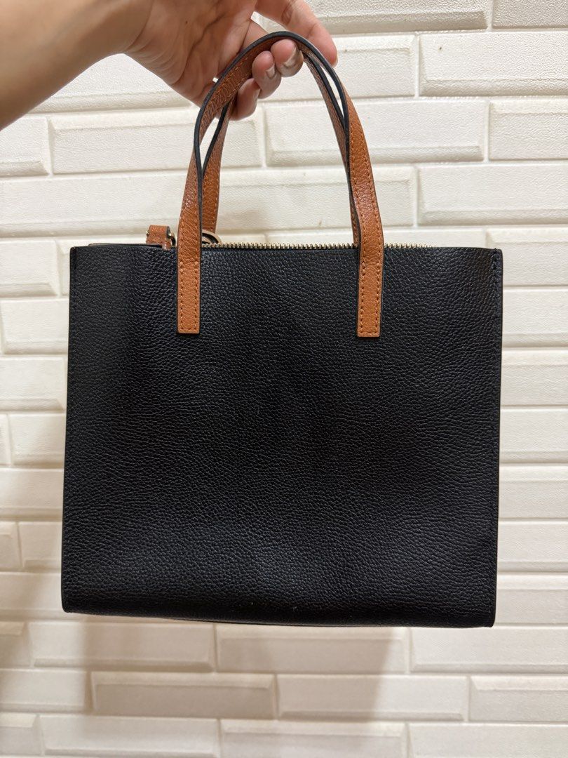Marc Jacobs - Mini Grind (Category: Cross-body Bags) located in Bulacan. Submitted by em_declutter (Listing ID 1465779925, Image 2). Description: Used for a few times only. Condition: 9/10.