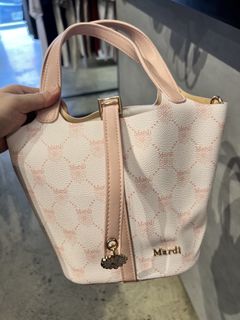 (Category: ) located in . Submitted by vdc.apparel (Listing ID 1465875821, Image 1). Description: .
