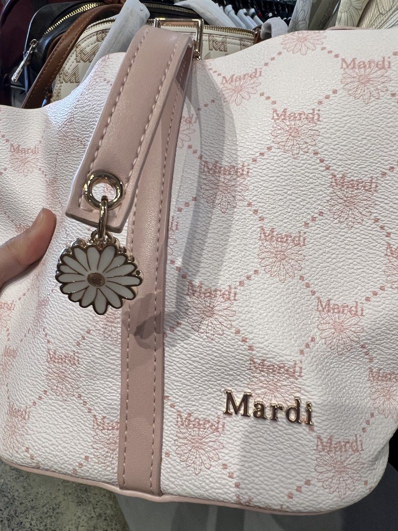 Mardi Bucket 2way bag (Category: Luxury Bags & Wallets) located in Imus. Submitted by vdc.apparel (Listing ID 1465875821, Image 3). Description: .