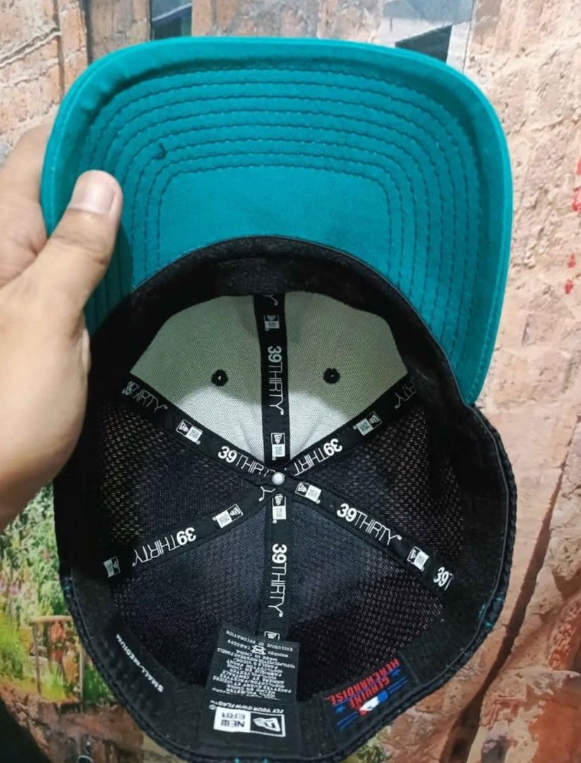 Mariners close cap new era (Category: Caps & Hats) located in Caloocan City. Submitted by shsgoods (Listing ID 1465886446, Image 3). Description: location:Karuhatan Valenzuela City.