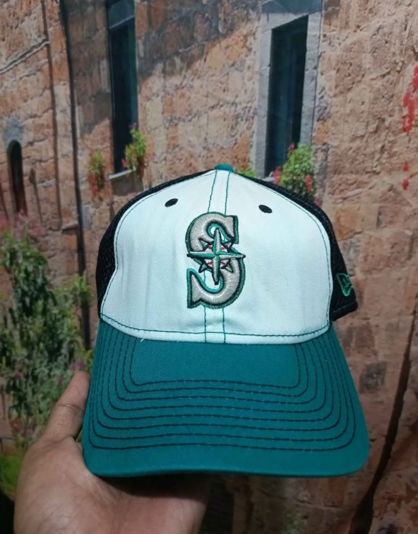 Mariners close cap new era (Category: Caps & Hats) located in Caloocan City. Submitted by shsgoods (Listing ID 1465886446, Image 1). Description: location:Karuhatan Valenzuela City.
