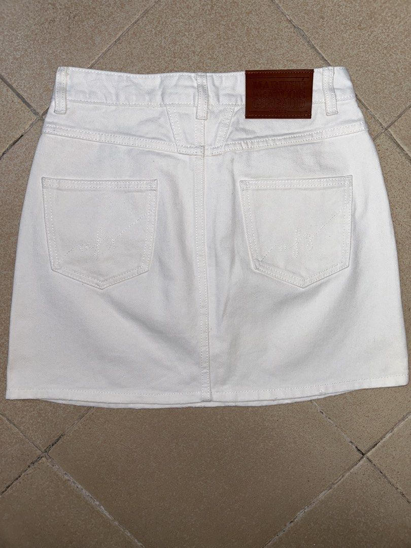 Marithe + Francois Girbaud Classic Straight Denim Mini skirt (Category: Skirts) located in Manila. Submitted by zerowasteco. (Listing ID 1465901600, Image 3). Description: -As new condition -Dimes:Length 15 Waistline 28 -Crispy pa hang tag nalang kulang -No issue -Still Negotiable Dm for more info!.