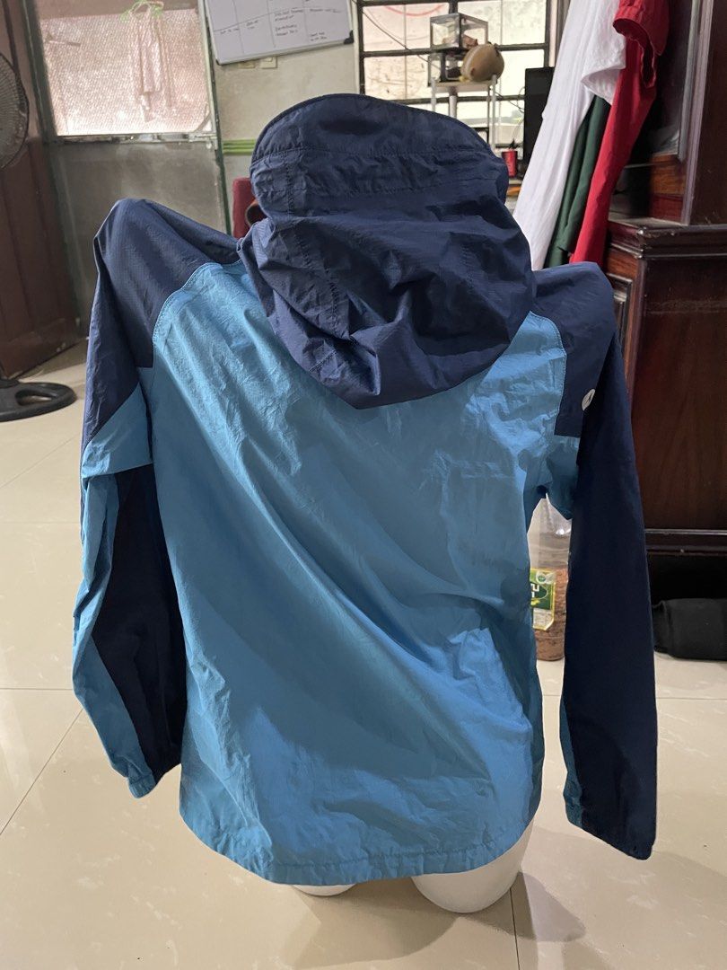 Marmot precip shell jacket (Category: Coats, Jackets and Outerwear) located in Rizal. Submitted by allenrion (Listing ID 1465824499, Image 2). Description: Preloved marmot precip shell jacket Size: large.fits 19 inches armpit to armpit Price: 380pesos Disclaimer: No brand affiliation. All items are thrifted and pre-owned. All trademarks, logos, and copyrights belong to their respective owners. .