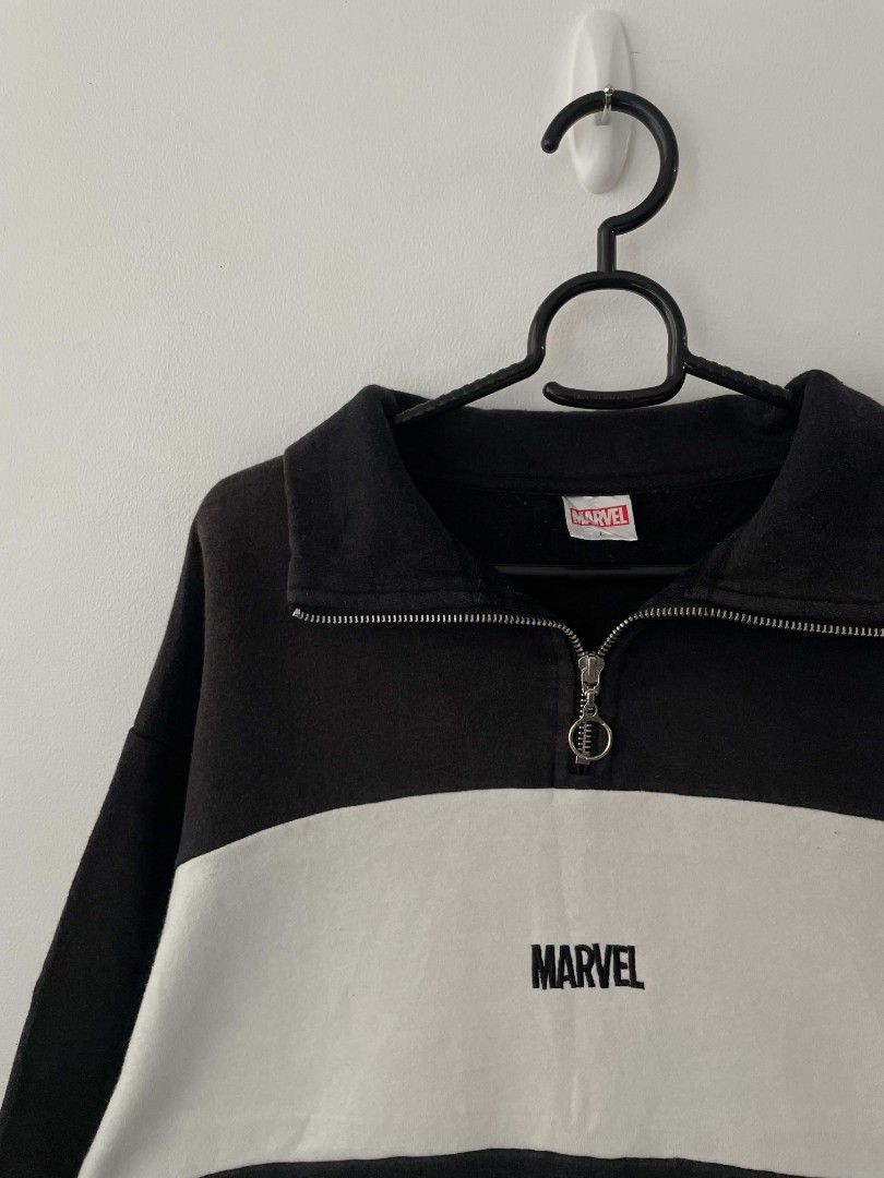 Marvel Qzip Two tone Sweater (Category: Coats, Jackets and Outerwear) located in Quezon City. Submitted by mariaplusmoshi (Listing ID 1465891933, Image 2). Description: deets alr posted 📍Ever, Commonwealth, Q.C MOP: Gcash Lalamove/J&T.
