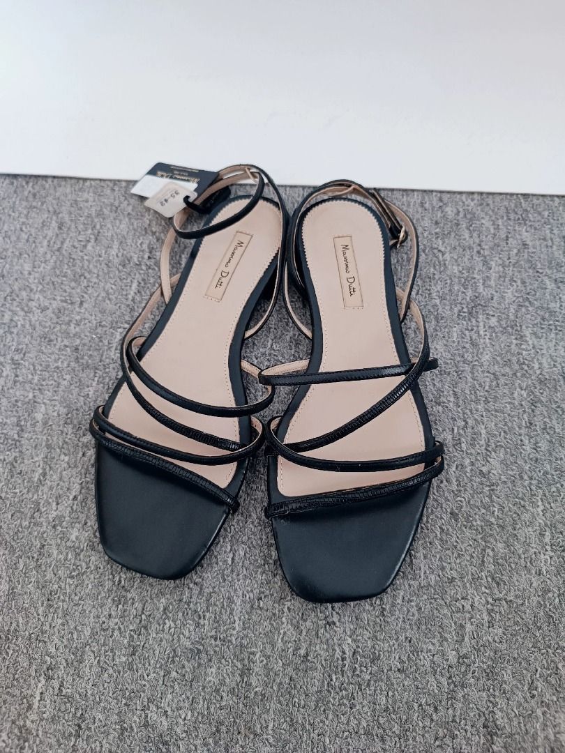 Massimo Dutti Ballet Flats | MD-675506034353 (Category: Flats & Sandals) located in Paranaque City. Submitted by silverphoenix.00302e (Listing ID 1465798849, Image 3). Description: Massimo Dutti Ballet Flats. Upper: goat leather. Lining: sheep leather. Sole: rubber. Condition: try-on marks on the outsole. Please review the photos for the exact condition. Reference: MD-675506034353..