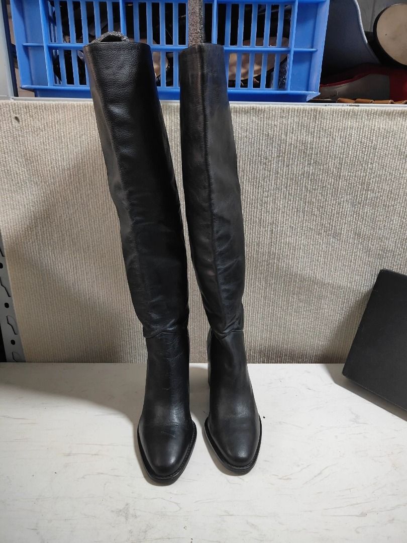 Massimo Dutti Black Boots EU 35 | MD-996996288538 (Category: Boots) located in Paranaque City. Submitted by silverphoenix.00302e (Listing ID 1465817596, Image 3). Description: Massimo Dutti Black Boots EU 35. Upper: cow leather. Lining: cow leather, sheep leather, polyester. Sole: rubber. Heel height: 7.5 cm. Boot height: 51 cm. Reference: MD-996996288538..