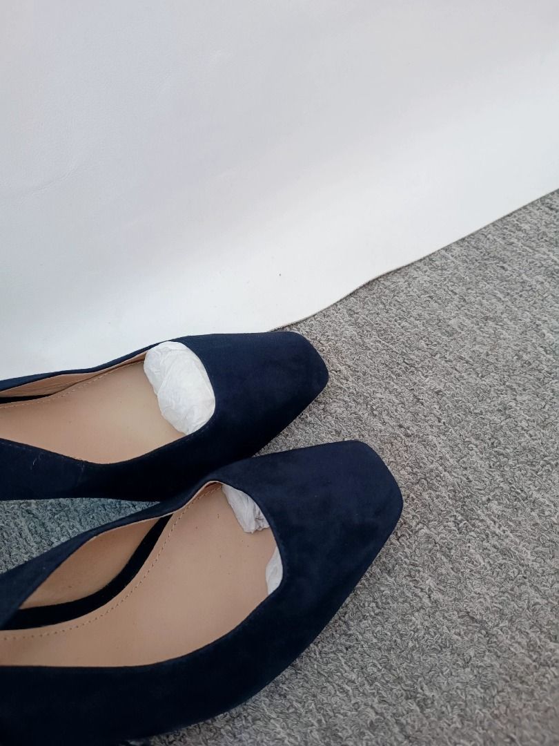 Massimo Dutti Black Sandals | MD-740007206413 (Category: Heels) located in Paranaque City. Submitted by silverphoenix.00302e (Listing ID 1465787920, Image 2). Description: Massimo Dutti Black Sandals. Upper: goat leather. Lining: sheep leather. Sole: recycled leather and plastic. Heel height: 6 cm. Condition: try-on marks on the outsole. Please review the photos for the exact condition. Reference: MD-740007206413..