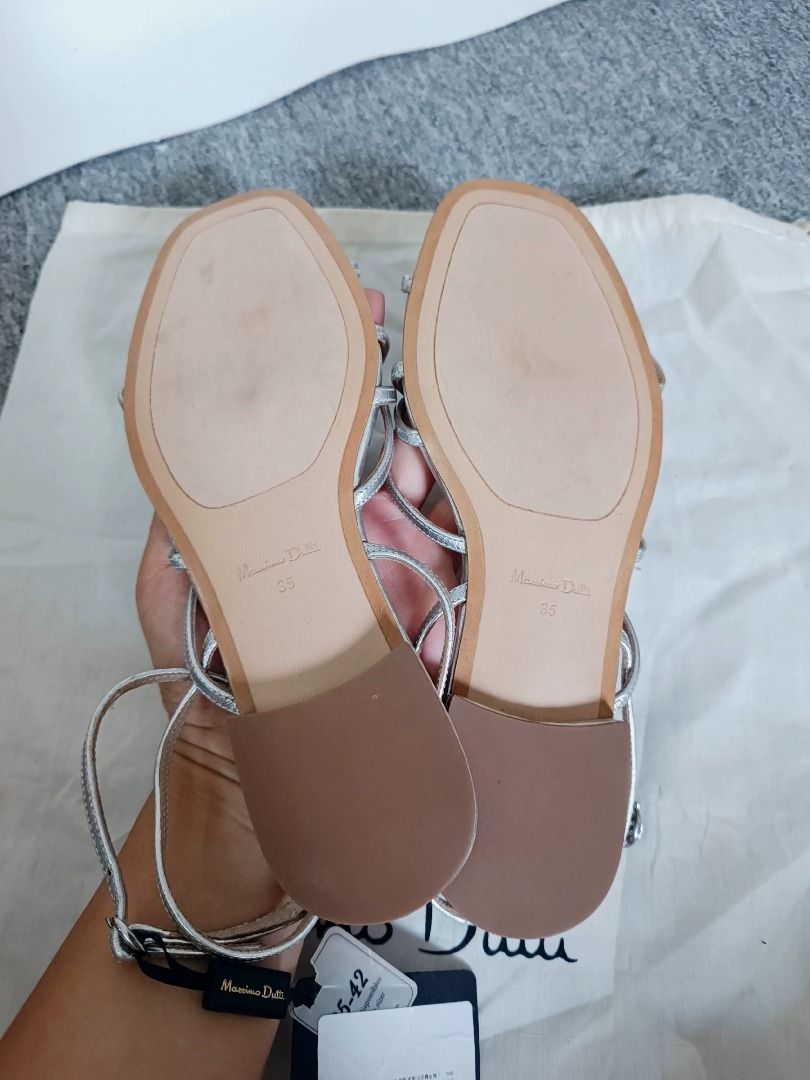 Massimo Dutti Silver Ballet Flats | MD-740536589618 (Category: Flats & Sandals) located in Paranaque City. Submitted by silverphoenix.00302e (Listing ID 1465799122, Image 3). Description: Massimo Dutti Silver Ballet Flats. Upper: goat leather. Lining: sheep leather. Sole: rubber. Condition: try-on marks on the outsole; some silver finish loss. Please review the photos for the exact condition. Reference: MD-740536589618..