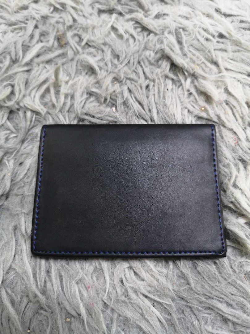 Matte Black leather Bifold Card Holder (Category: Wallets & Card Holders) located in Santa Cruz. Submitted by jmy_surplus.2 (Listing ID 1465888569, Image 1). Description: Size ; L - 4.4 W - 3.2 Color ; Black Type ; Card Holder Brand ; No brand Material ; Leather Style ; Black leather Flip Card Holder LR 129 JMY 5 Batch #224.