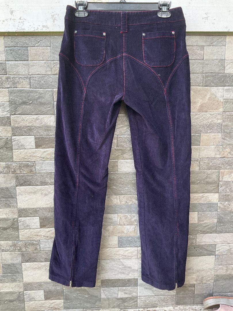 Max & Co Purple cotton jeans size US 6 (Category: Jeans) located in Bacolod City. Submitted by evethriftedthisph (Listing ID 1465782329, Image 1). Description: DESCRIPTION With side and back pockets Leg slit zippers MATERIAL: 98% Cotton 2% Elastan See image for measurements D1-1088-C .