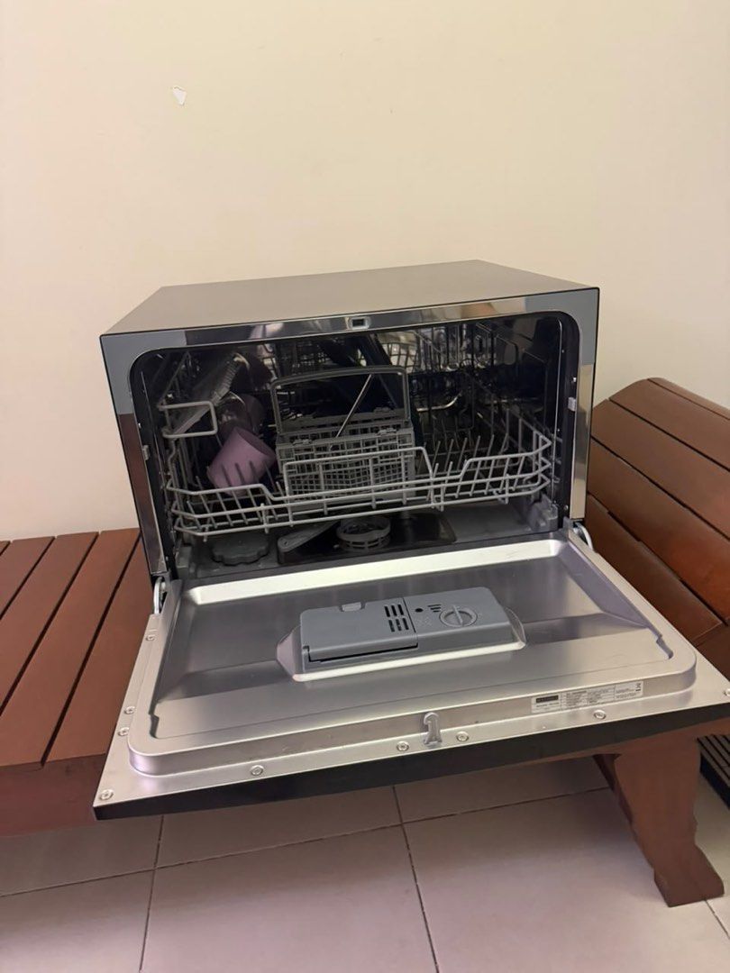 Maximus MAX-002B Countertop Dishwasher (Category: Dishwasher) located in Manila. Submitted by jonkakkee (Listing ID 1465845916, Image 2). Description: - Brand/Model: Maximus MAX-002B Countertop Dishwasher - Color: Sleek Black - Control: Modern digital touch control panel on the front - Design: Compact size with a convenient pull-down door - Interior: Includes bottom rack, cutlery basket, and spray arm assembly - Dispenser: Built-in inside the doo