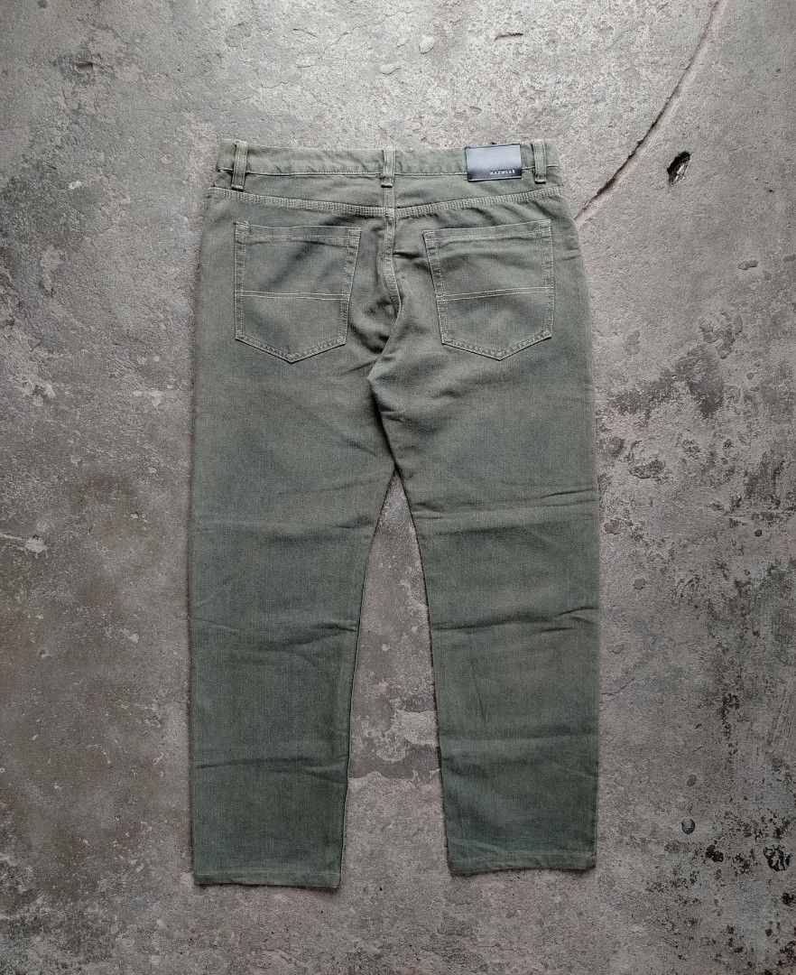 Maxwear Straight Cut Pants (Category: Chinos) located in Muntinlupa City. Submitted by lokalthriftco. (Listing ID 1465822657, Image 2). Description: Size 40 on tag best fit 37-38 Need wash Good condition.