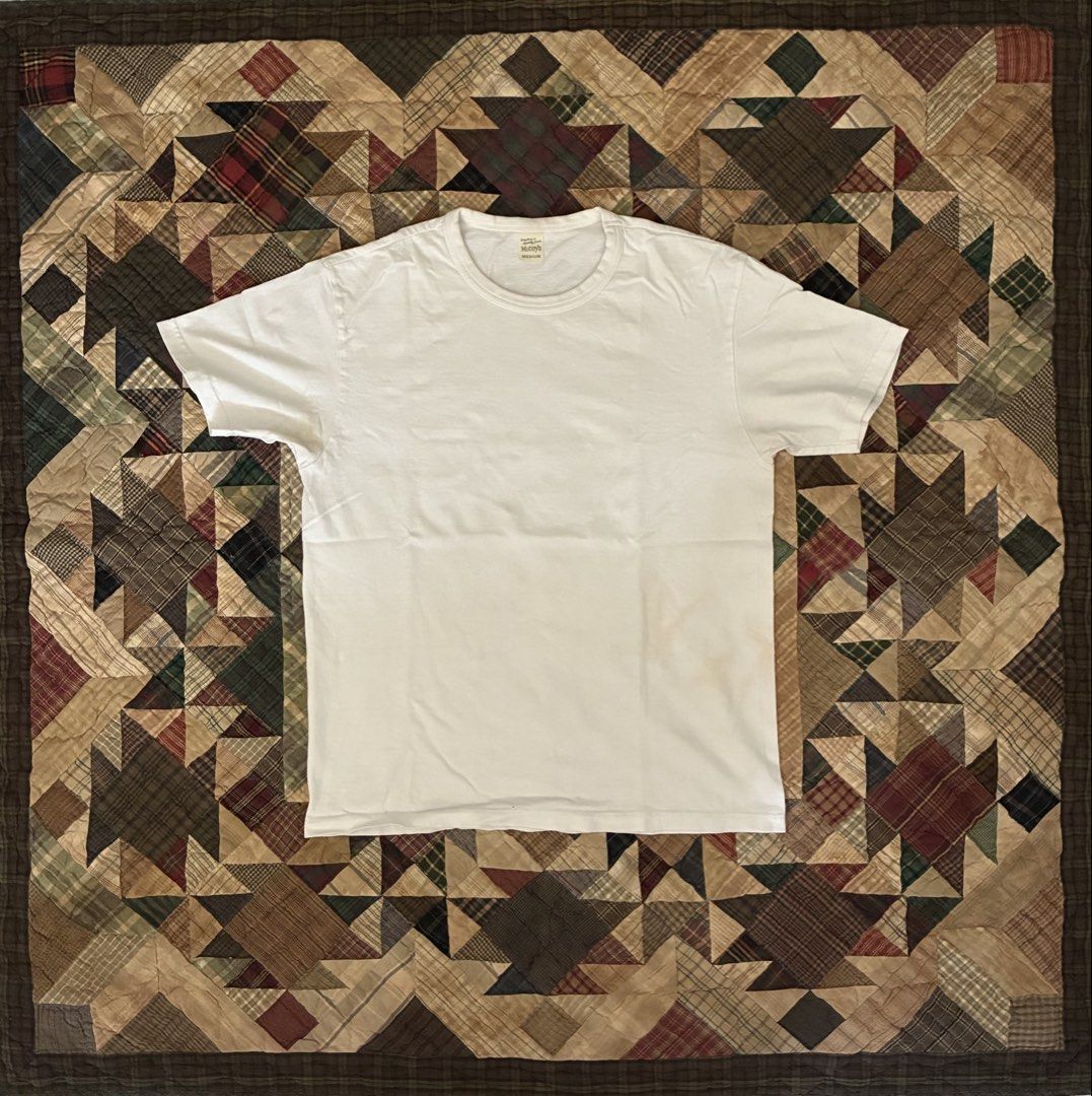 Mccoy’s White Tee (Category: Tshirts & Polo Shirts ) located in Manila. Submitted by its_ookay.ph (Listing ID 1465780312, Image 1). Description: Basic white shirt showing some signs of wear Tagged M A bit snug on me due to weight gain Won’t mind keeping.. W - 19.5 L - 25 2,450 + SF.