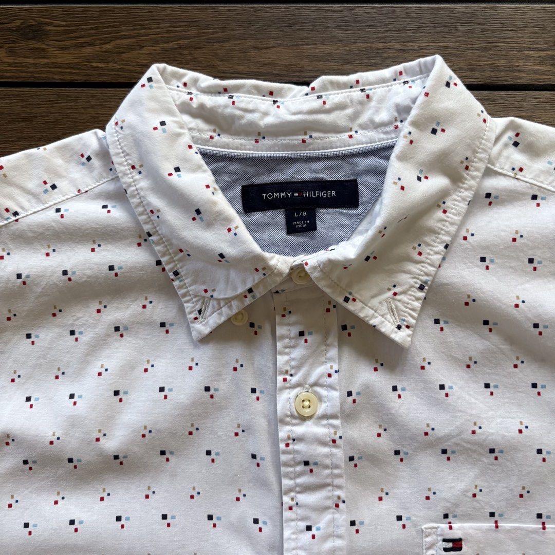 Men’s Tommy Hilfiger Polo Buttons down (Category: Tshirts & Polo Shirts ) located in Bacolod City. Submitted by treasurehuntsv2 (Listing ID 1465765048, Image 2). Description: Tommy Hilfiger Short Sleeve Button down Condition – Excellent Color Rate –9.5/10 Flaws – None ✅ Size: Dimensions: Width – 23 Length – 30 .