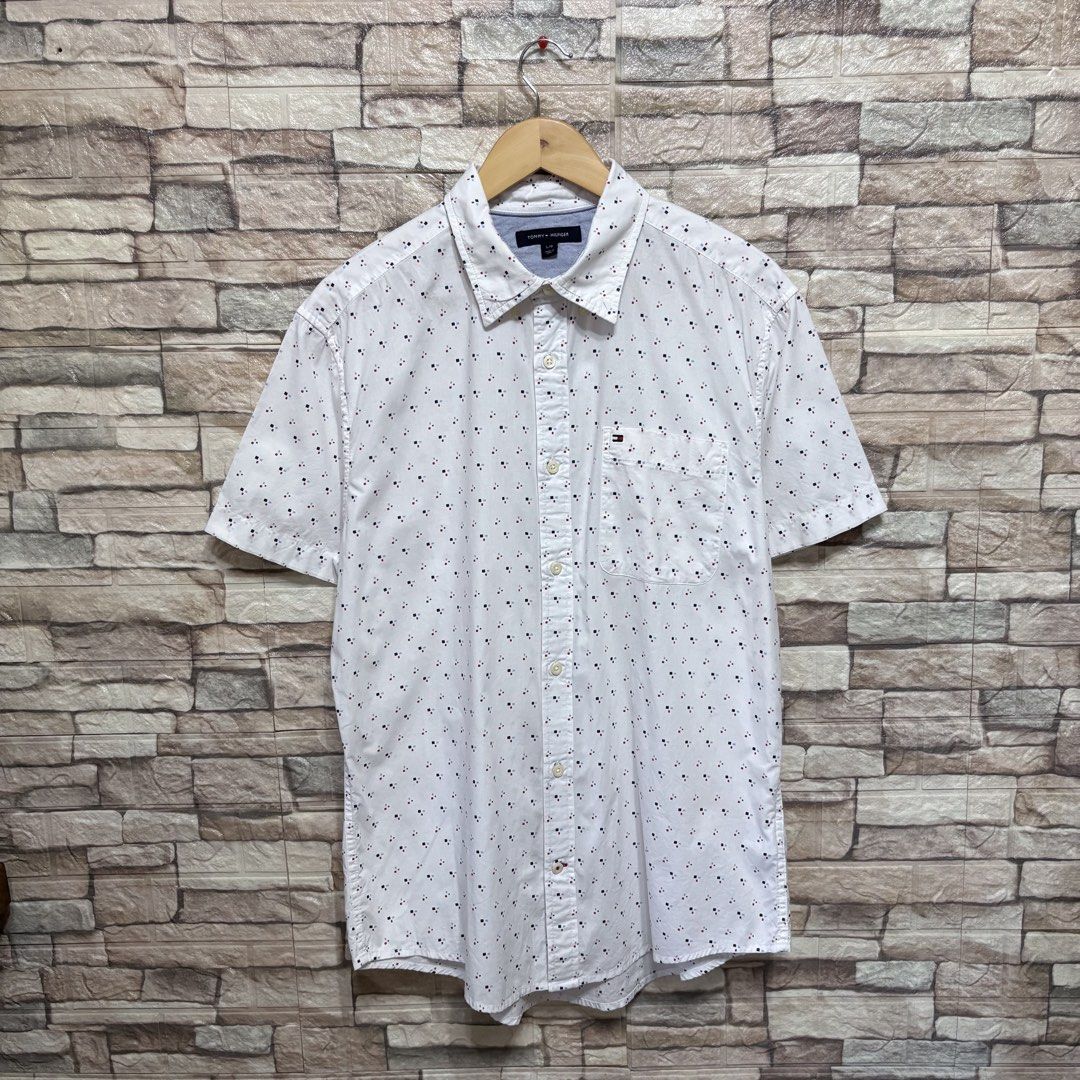 Men’s Tommy Hilfiger Polo Buttons down (Category: Tshirts & Polo Shirts ) located in Bacolod City. Submitted by treasurehuntsv2 (Listing ID 1465765048, Image 1). Description: Tommy Hilfiger Short Sleeve Button down Condition – Excellent Color Rate –9.5/10 Flaws – None ✅ Size: Dimensions: Width – 23 Length – 30 .