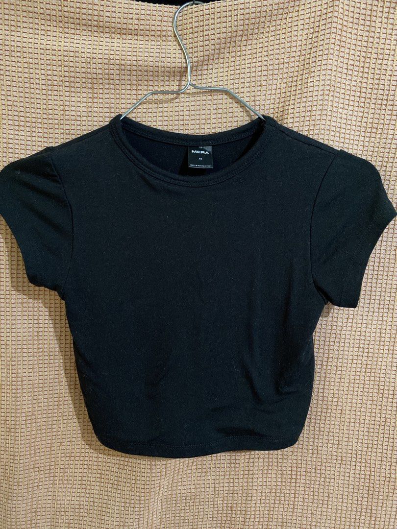 Mera Black Crop Top Short Sleeve Tee (Category: Shirts) located in Tarlac. Submitted by declutteredbyglai (Listing ID 1465840378, Image 1). Description: - Style: Basic black crop top - Details: Short sleeves, round neckline, cropped length.