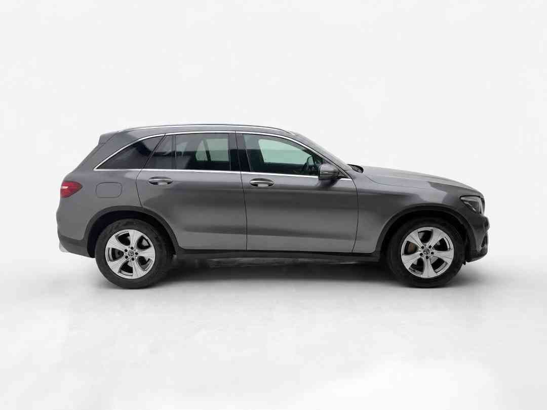 Mercedes-Benz GLC-Class GLC250 4MATIC (A) (Category: Used Cars) located in Singapore. Submitted by vincar_pre-owned (Listing ID 1465864608, Image 2). Description: Extremely well maintained and taken care off by the previous owner! One of the most popular luxury SUV from Mercedes Benz! Smooth and powerful powertrain yet fuel efficient and low road tax. Contact us today to arrange a viewing at the v1ncar pre-owned showroom now! Features: Powerful a