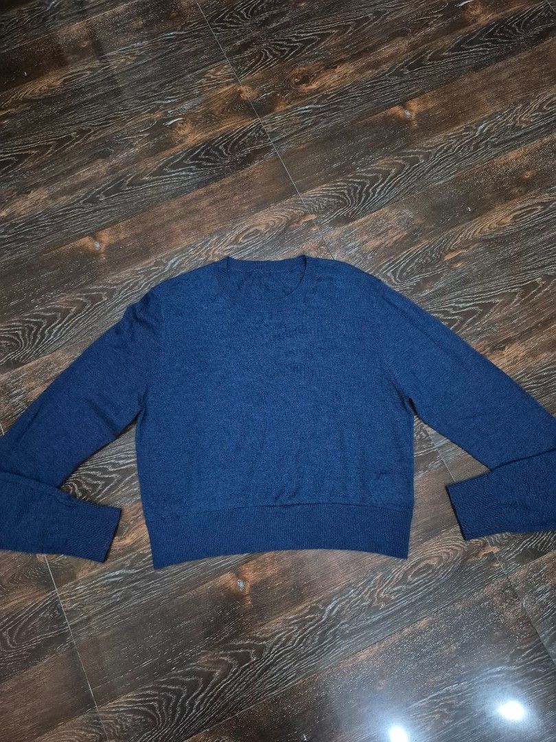 Merino Wool Blue-Green Knitted Top (Category: Longsleeves) located in Santa Cruz. Submitted by deenem (Listing ID 1465809321, Image 2). Description: Bust:17(34) inch Lenght:18 inch strerchable.