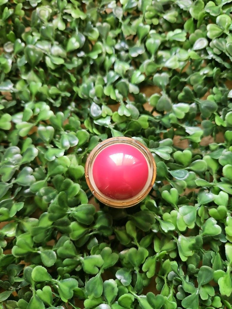 Merit Flush Balm - Le Bonbon (Category: Makeup) located in Imus. Submitted by a.niko (Listing ID 1465784364, Image 2). Description: - Merit Flush Balm - Provides a natural flush of color - Creamy, buildable formula - Comes in a gold-toned compact - Suitable for subtle or intense looks.
