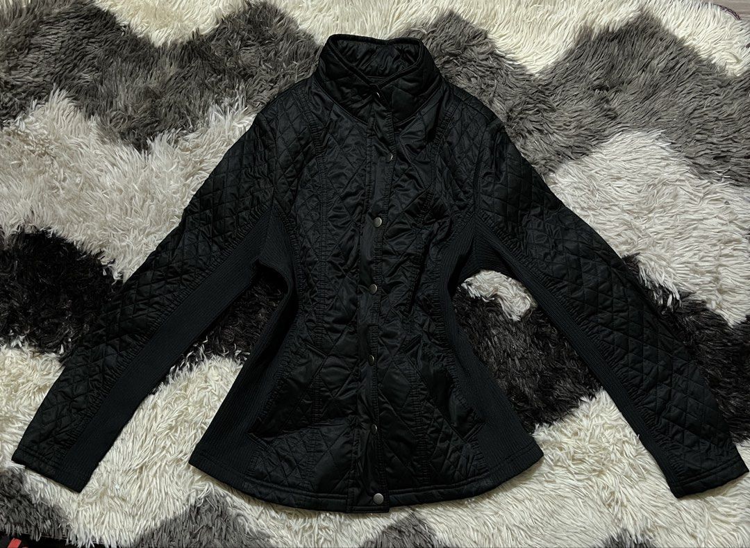 Merona Black Quilted Jacket (Category: Coats, Jackets and Outerwear) located in Manila. Submitted by strwb.clo (Listing ID 1465883583, Image 2). Description: ‼️ READ FIRST BEFORE BUYING ‼️ Brand: Merona Size: Small to Semi-Large kerii. (Pag large, medj fitted na siya) - galing pa siyang U.S ‘rin. Also, manage your expectations since preloved ko ‘rin siya. Quality: Used, pero not so much naman. Hindi ‘rin siya mainit sa katawan, parang may pagka p