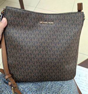 (Category: ) located in . Submitted by selling_preloved_items1122 (Listing ID 1465783054, Image 1). Description: .