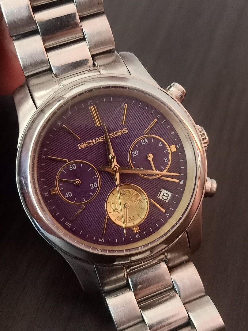 Michael kors chronograph (Category: Men's Watches) located in Las Pinas. Submitted by the_recycle_shop (Listing ID 1465927344, Image 1). Description: Original good working condition Quartz chronograph with battery 40mm wrist size 7 inches.