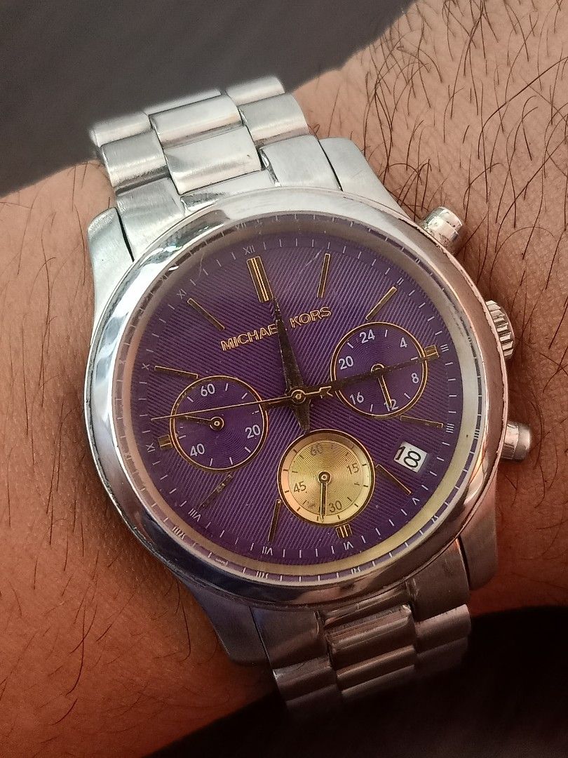 Michael kors chronograph (Category: Men's Watches) located in Las Pinas. Submitted by the_recycle_shop (Listing ID 1465927344, Image 2). Description: Original good working condition Quartz chronograph with battery 40mm wrist size 7 inches.