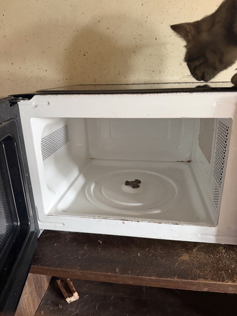 Microwave American Home (Category: Other Kitchen Appliances) located in San Juan City. Submitted by royceee (Listing ID 1465787394, Image 3). Description: .