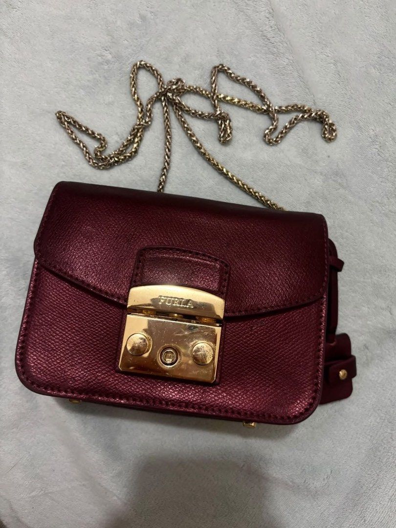 mini crossbody bag (Category: Luxury Bags & Wallets) located in Manila. Submitted by aicayukiee (Listing ID 1465952030, Image 1). Description: Furla Metropolis Mini Crossbody Bag in a rich burgundy / dark red metallic shade.