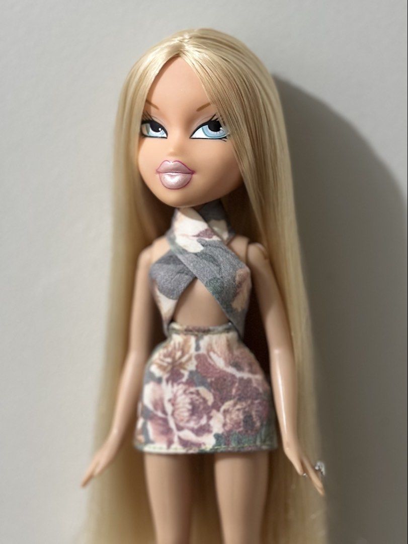 mini dress for bratz (Category: Designer & Blind Box Toys) located in Abucay. Submitted by bratzboy (Listing ID 1465794105, Image 1). Description: 2 piece criss cross top and mini skirt closes with metal snaps additional photos upon request.