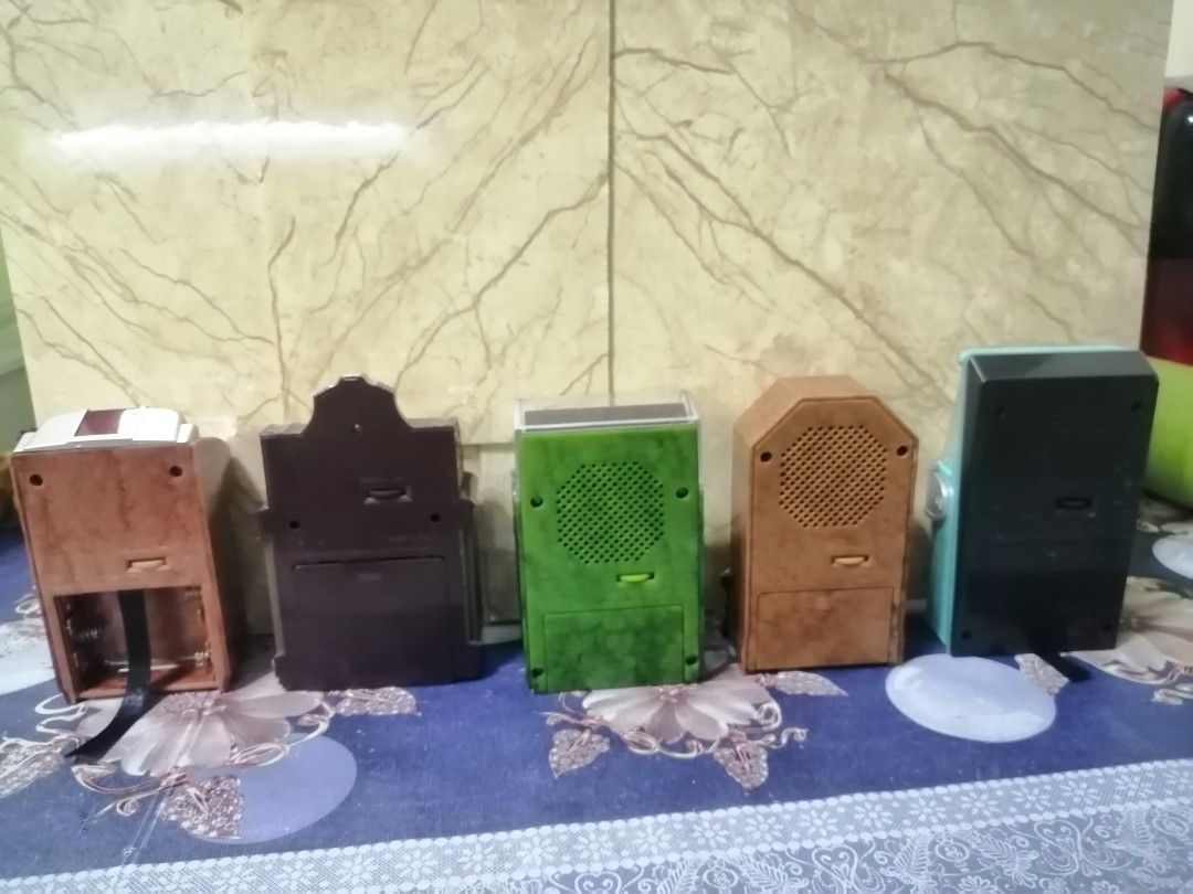 Mini jukebok set 1:12 (5pcs) (Category: Vintage Collectibles) located in Pateros City. Submitted by romferarc333 (Listing ID 1465913594, Image 2). Description: 5 pcs mini Jukebok Height: 4.5 to 5 inches As is. No more sounds and lights. See photos. Good for vintage 1:12 dioramas. Take all. Location :Pateros.