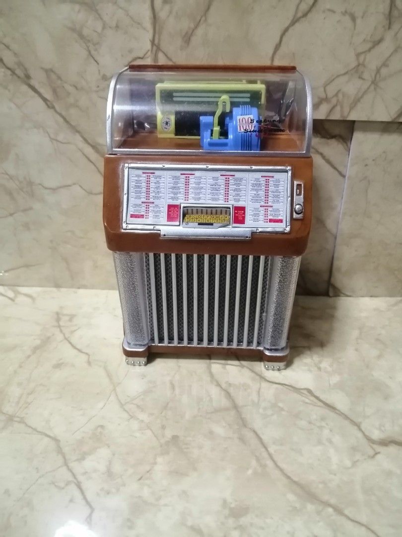 Mini jukebox with lights & sounds (Category: Kids Toys) located in Pateros City. Submitted by romferarc333 (Listing ID 1465914694, Image 1). Description: Mini jukebox 1:12 With lights and music Good for dioramas.