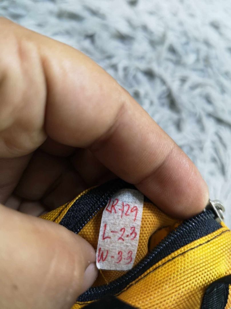Miniature Duffel bag Coin Purse With Metal Split Ring (Category: Wallets & Card holders) located in Santa Cruz. Submitted by jmy_surplus.2 (Listing ID 1465884052, Image 2). Description: Size ; L - 2.2 W - 3.3 Color ; Yellow orange Type ; Purse Brand ; No brand Material ; Nylon Style ; Zipper Closure Mini Duffel bag Coin Purse LR 129 JMY 5 Batch #224.